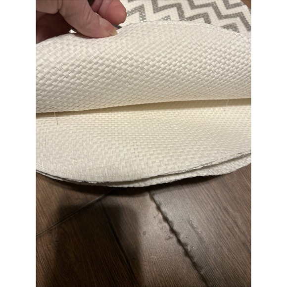 Cynthia Rowley‎ Placemat Set of 4 Silver Chevron White 15" Round - Picture 3 of 5